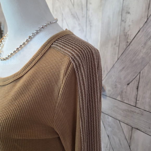 Elegant Tan Long Sleeve Women's Top - Picture 3 of 4